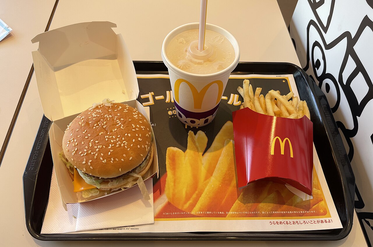 マクドナルドのビッグマックセットの提供例