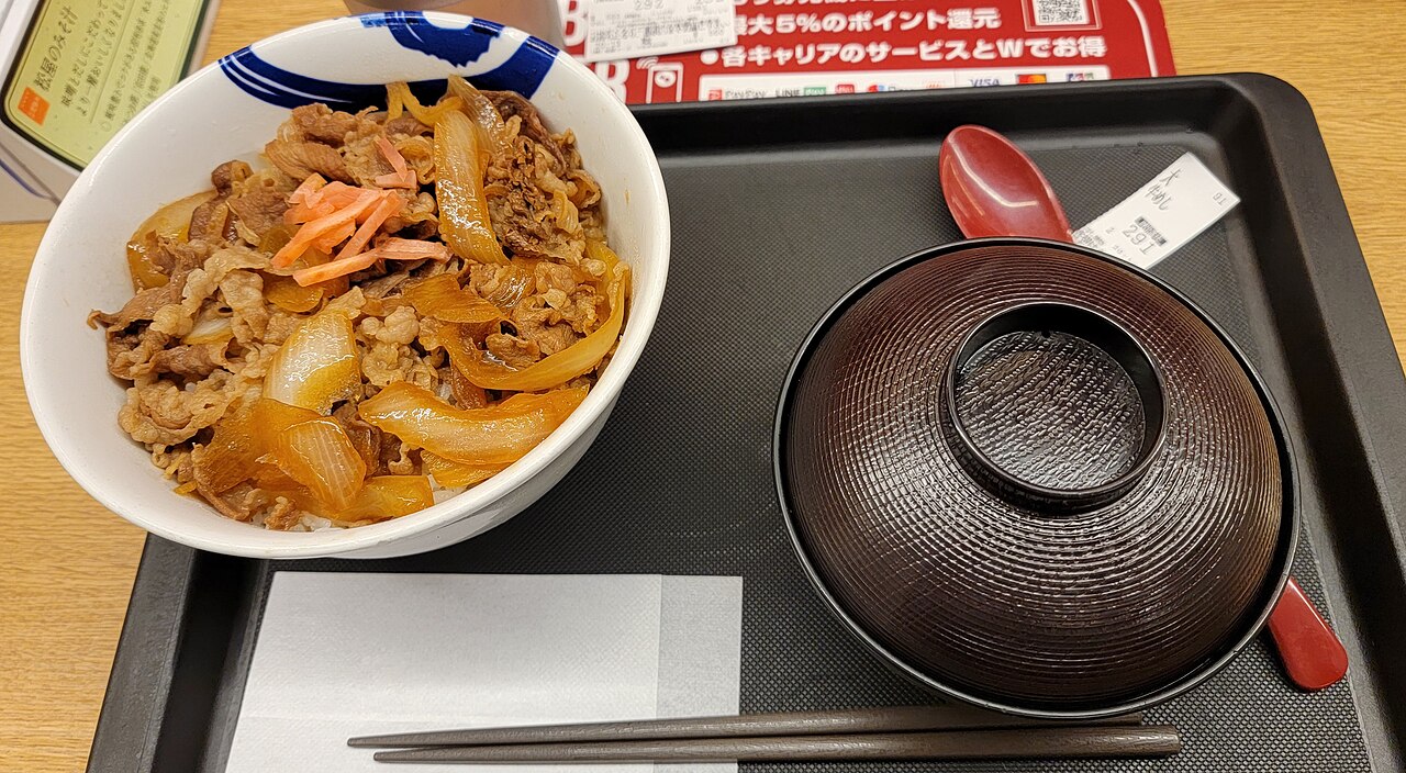 松屋の牛めし（大盛）の提供例