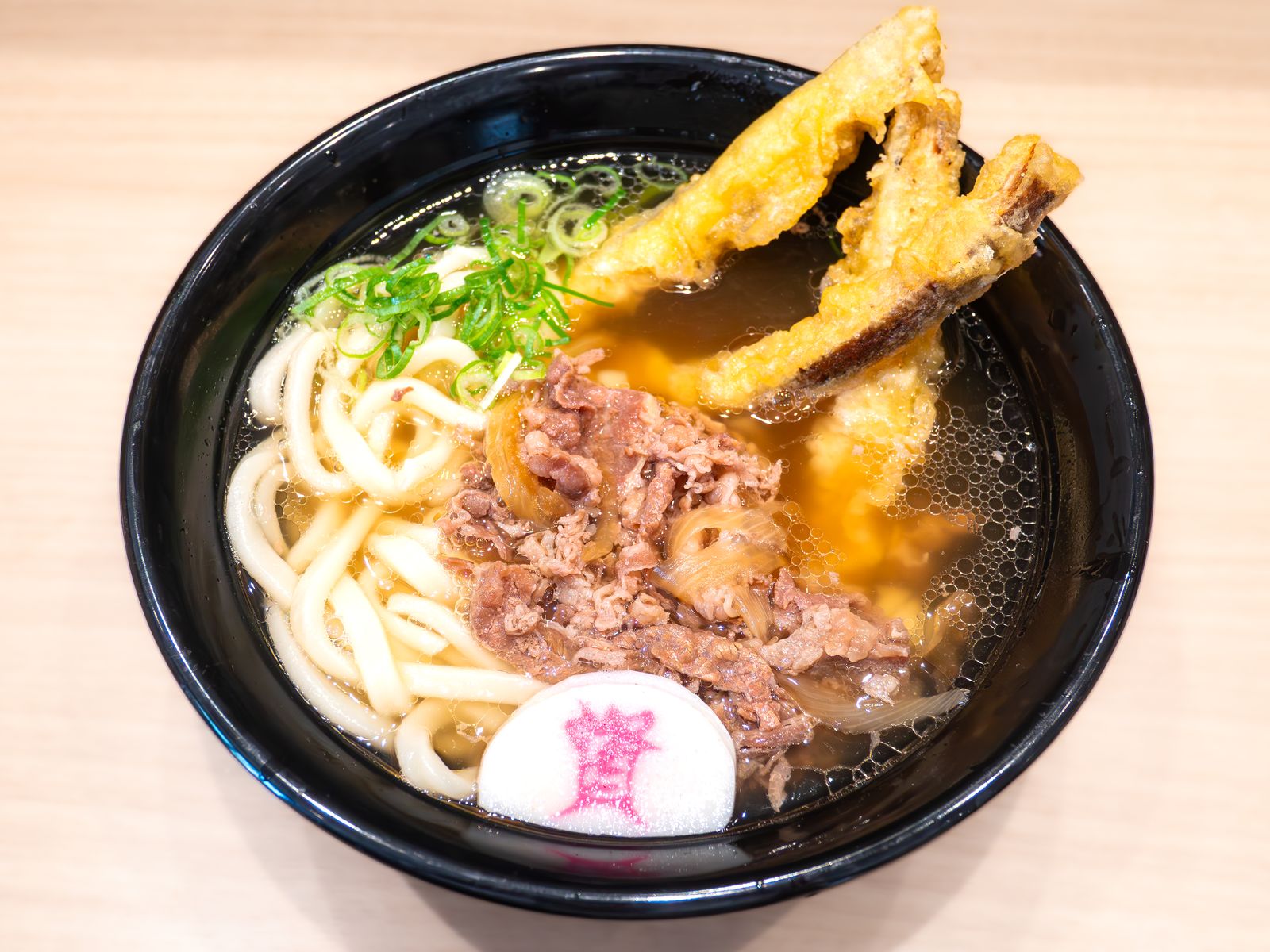資さんうどんで提供された肉ごぼ天3本うどん